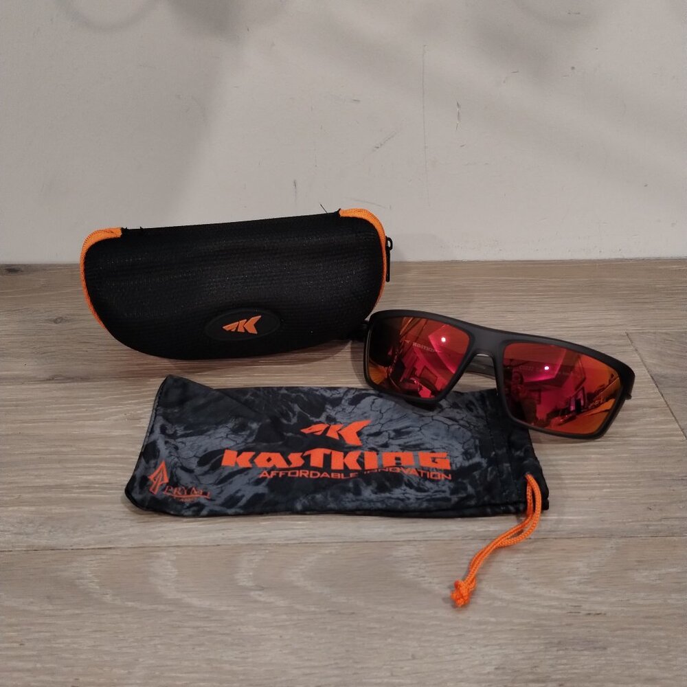 KastKing Huzzah Polarized Sunglasses MSCCRM Silver Mirror - New with Case/Pouch